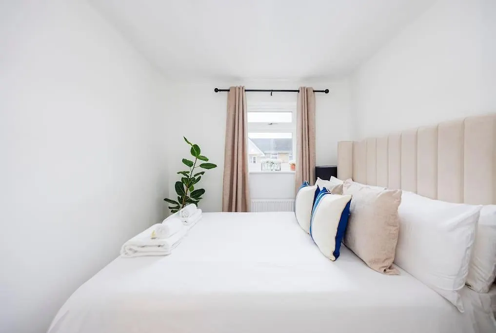 Stylish 3-Bed East London Home Contractors Parking Sleeps 5 Near Excel Londyn 0*,  Wielka Brytania
