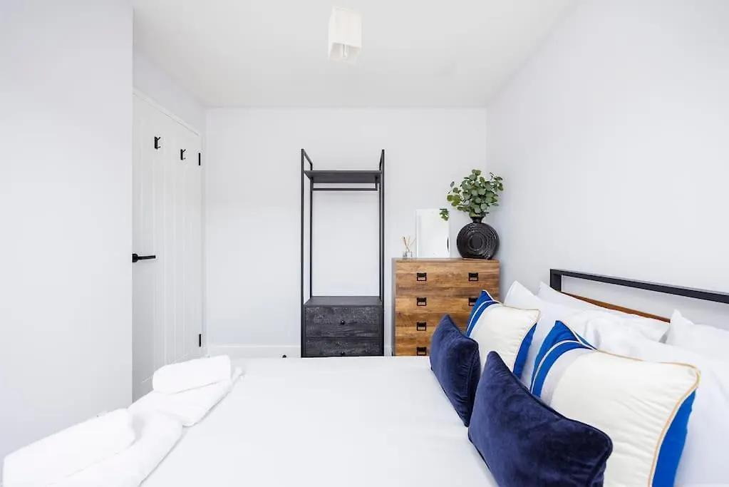Stylish 3-Bed East London Home Contractors Parking Sleeps 5 Near Excel Londyn