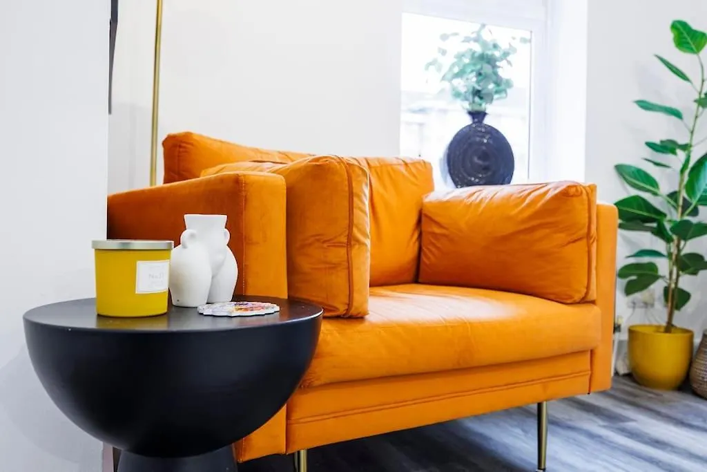 Dom wakacyjny Stylish 3-Bed East London Home Contractors Parking Sleeps 5 Near Excel Londyn