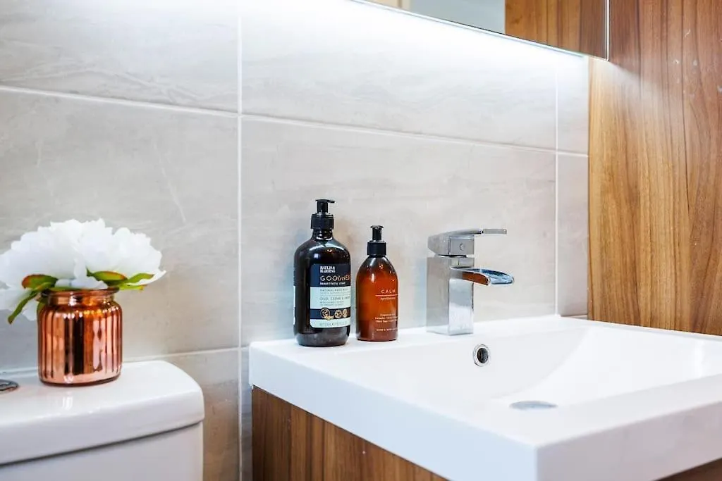 Stylish 3-Bed East London Home Contractors Parking Sleeps 5 Near Excel Londyn