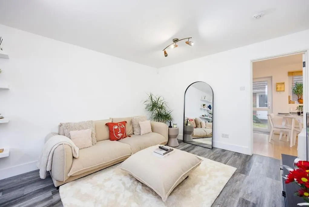 Stylish 3-Bed East London Home Contractors Parking Sleeps 5 Near Excel Londyn Dom wakacyjny