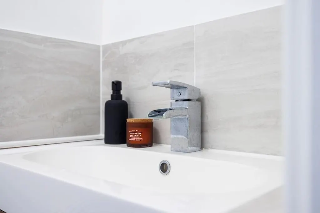 Stylish 3-Bed East London Home Contractors Parking Sleeps 5 Near Excel Londyn