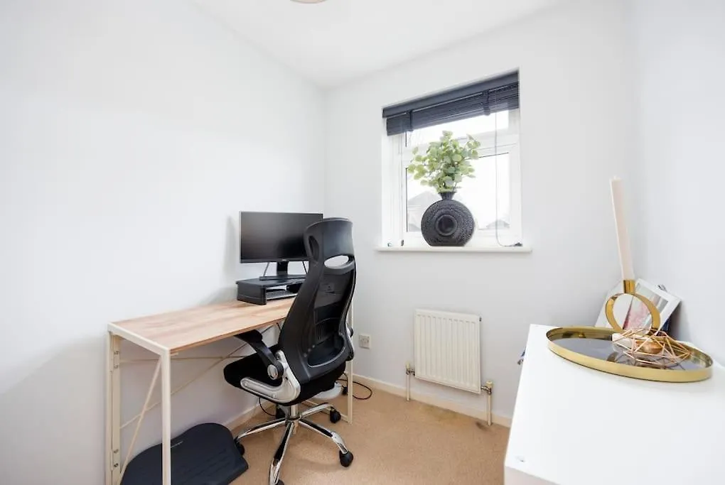 Stylish 3-Bed East London Home Contractors Parking Sleeps 5 Near Excel London United Kingdom