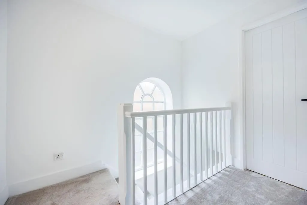 Stylish 3-Bed East London Home Contractors Parking Sleeps 5 Near Excel London 0*,