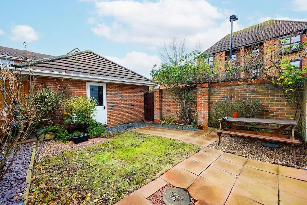 Holiday home Stylish 3-Bed East London Home Contractors Parking Sleeps 5 Near Excel London